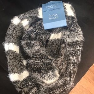 ❄️🖤Vera Wang scarf NBW🖤❄️